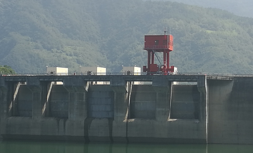 拉繩位移傳感器用于閘門(mén)開(kāi)度控制.jpg 拉繩位移傳感器用于閘門(mén)開(kāi)度控制.jpg